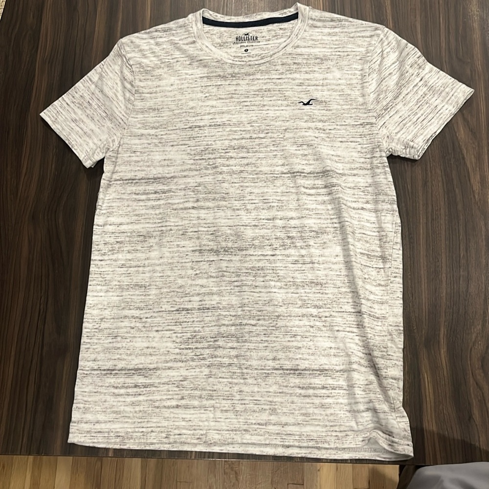 Holister T shirt